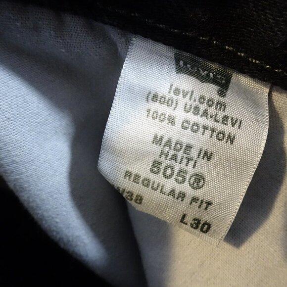 Levis Black 505 Jeans Size 38x30 Regular Fit Made in Haiti - Picture 7 of 7